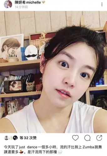 陈妍希久违晒素颜美照,双颊微红皮肤水嫩,散发着少女气息