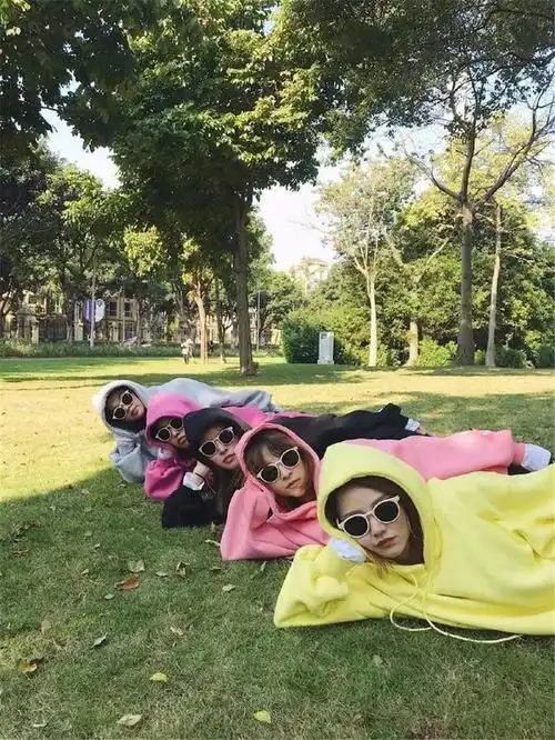 团建合照超有创意的五大合照造型姿势get新技能分享收藏