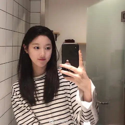 港铁「初恋女友」照疯传…全民恋爱!20岁本人现身回应了