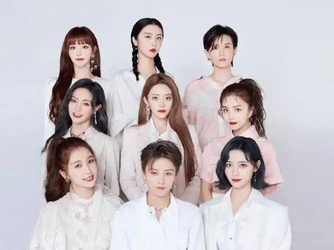 原创the9新合照引争议刘雨昕被模糊c位虞书欣许佳琪却站中间