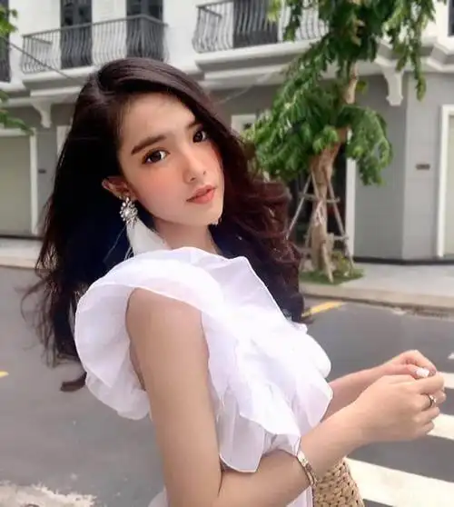 越南最美的高中生,原来是混血的中国女孩