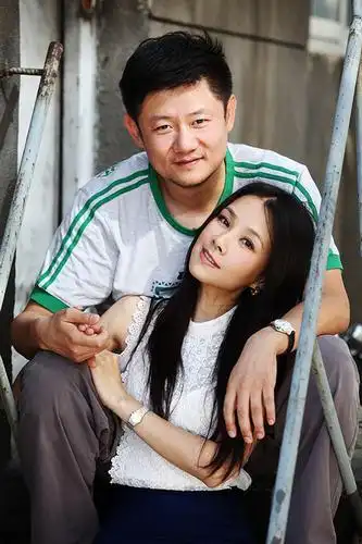 何琳孕照引热议网友老公竟不是那个他