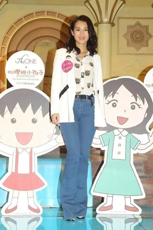 胡杏儿参加浪姐3剪短发穿修身白裙柔中带刚韵味十足好飒