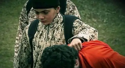 10岁男童处决人质爆头后补枪高喊真主至上