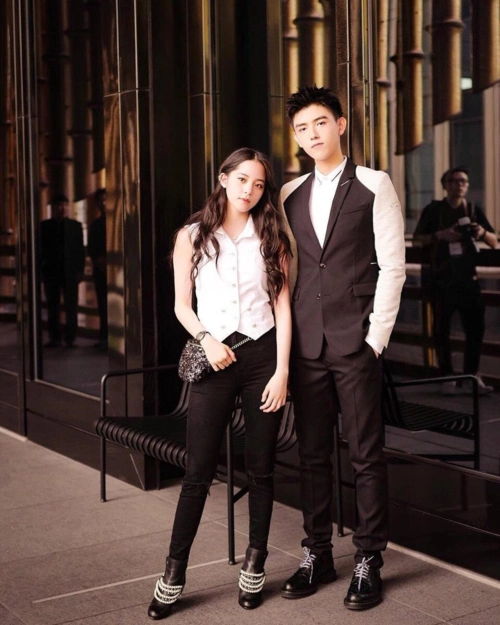 有猫腻欧阳娜娜上综艺曝理想型陈飞宇近照就穿同款撞枪口