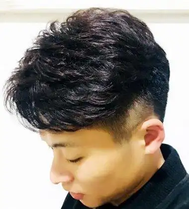 男生自然卷发质不用愁 短发轻松剪出烫发感