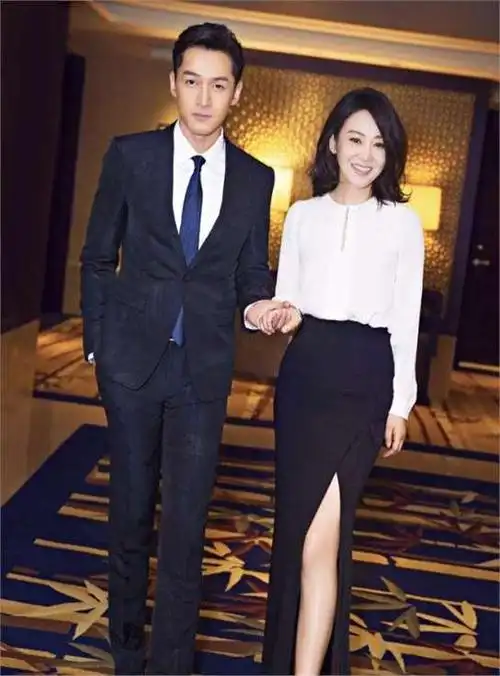 胡歌与妻子亲密近照上热搜:这松弛感,实在太让人羡慕了!