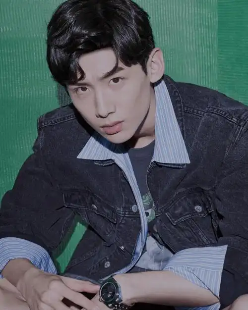 白敬亭:心酸成名史,娱乐圈梗王,他到底经历了什么呢?