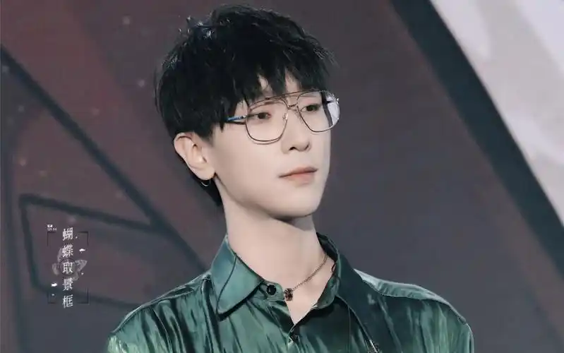 【景向谁依】是爱玩电话音的景三岁罢了