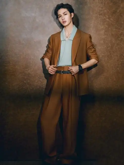 身高183cm的朱正廷,不仅颜值高,而且很会穿!造型变化多样