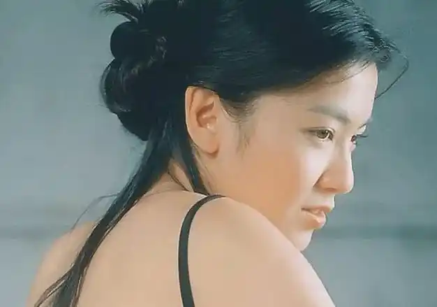 林熙蕾"玉女"变"欲女",私交混乱陪睡上位,47岁依旧身材火辣|舒淇|王晶