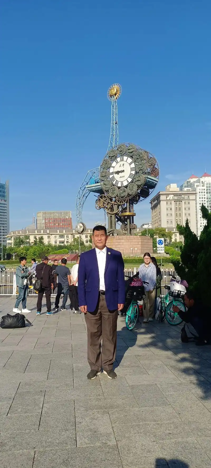 中华张氏总会会长张志超祝全球的家人们双节快乐! - 抖音