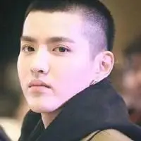 男士小平头夏季头像照片【点击鼠标右键下载】