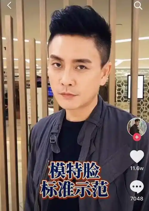 40岁黄宗泽酷爱背头发型两边铲光很清爽尽显轻熟帅气感