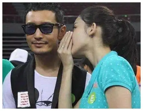 黄晓明与古力娜扎亲密同游日本?