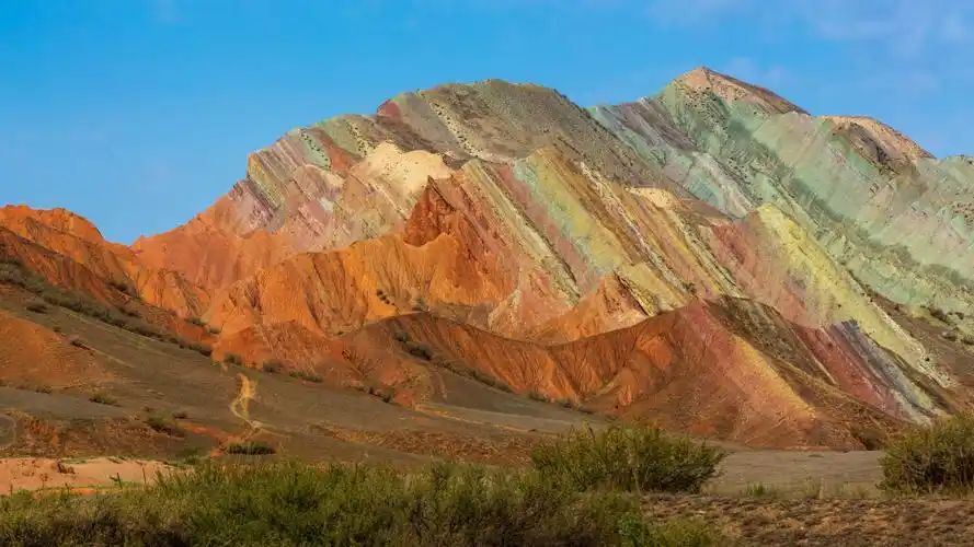 其它 五彩山峦 壮美新疆大地 写美篇在大漠与高山之间,常常看到一种