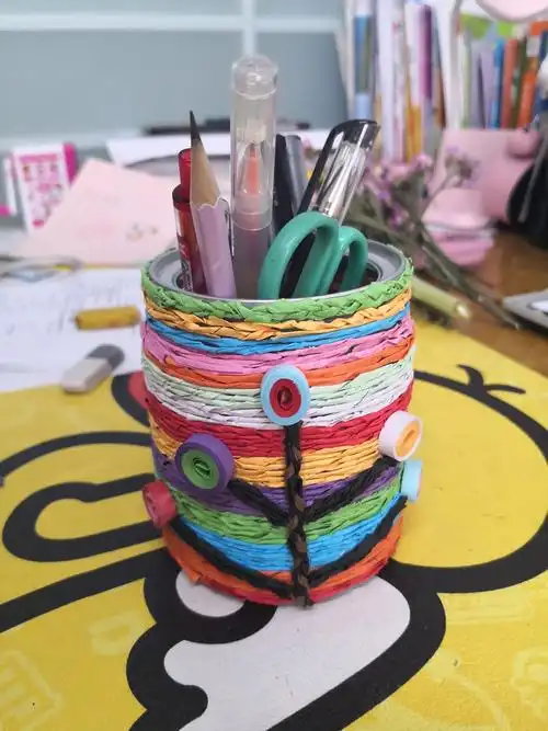 把我的笔装进去,就是个彩虹笔筒.