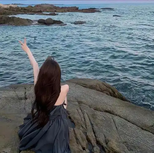 真人女生头像背影海边ins氛围感