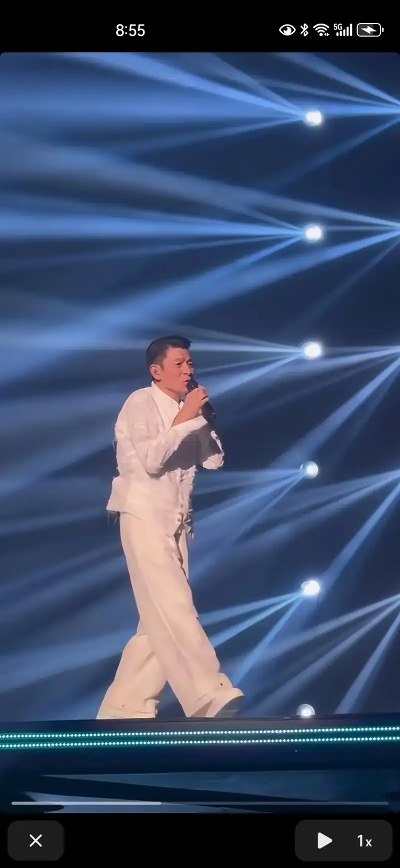 刘德华2024年巡演开始,致敬六零刘德华,他唱着唱着哭了