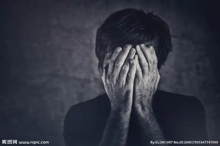 沮丧的男人图片