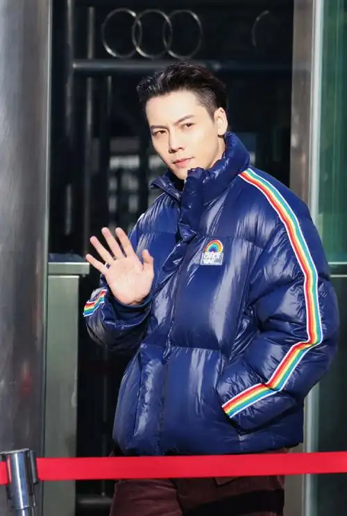 春晚联排#陈伟霆春晚彩排下班,背头好帅#春晚第一次大彩排明星阵容