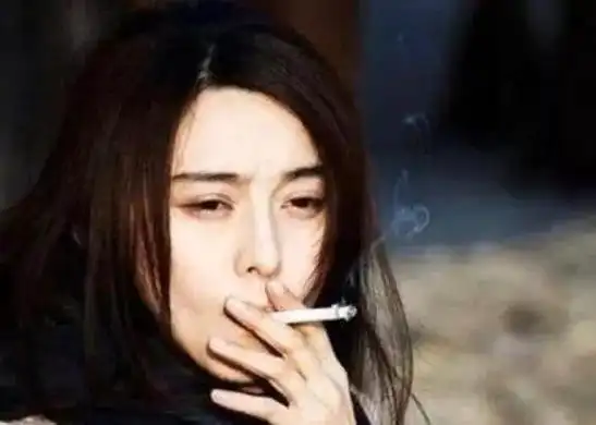 演员王菲抽的烟多少钱一盒(王菲抽不抽烟)-金档电子烟