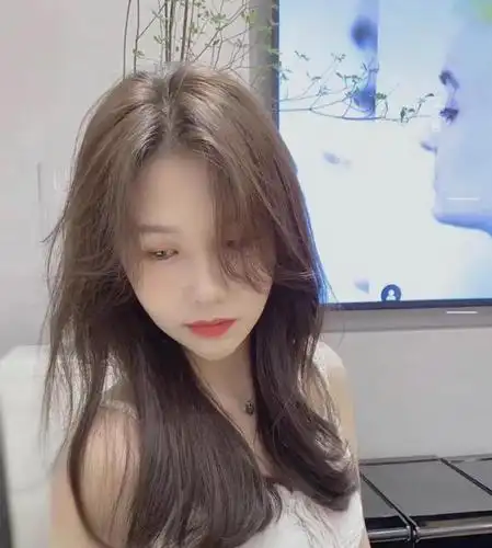 2021年发色流行趋势:"雾棕色"高贵冷艳,第二款谁染谁好看