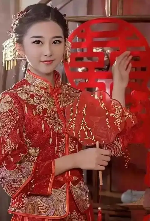 这位新娘子的结婚照片真美
