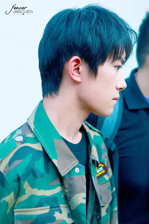 易烊千玺超话  2017 /0701 /170701  上下班  青苹果之味  #易烊千玺