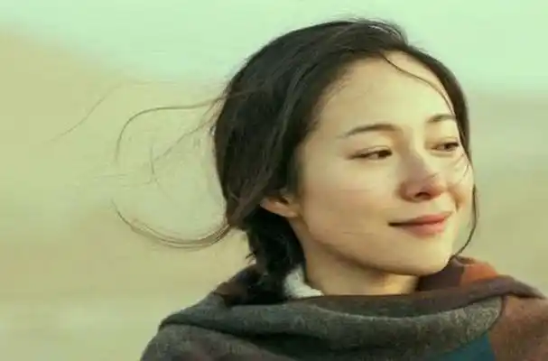 嫁给了导演赵汉唐的江一燕现在全家定居云南乡下生活很惬意