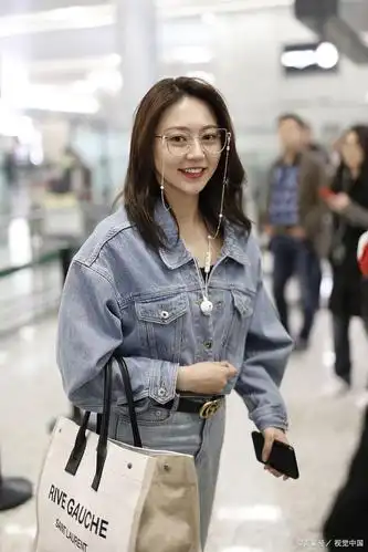 黄梦莹牛仔装帅酷有型,成熟温婉的气质愈发美丽可人