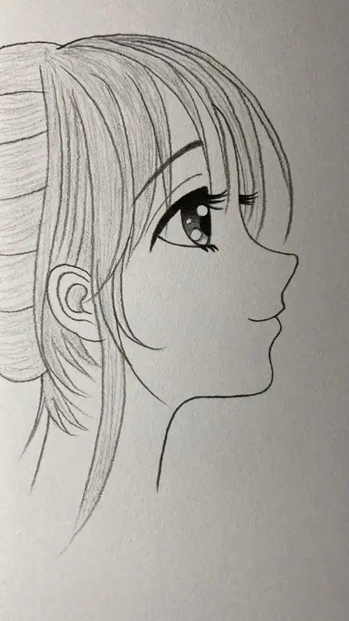 画眼神明亮的动漫女孩侧脸