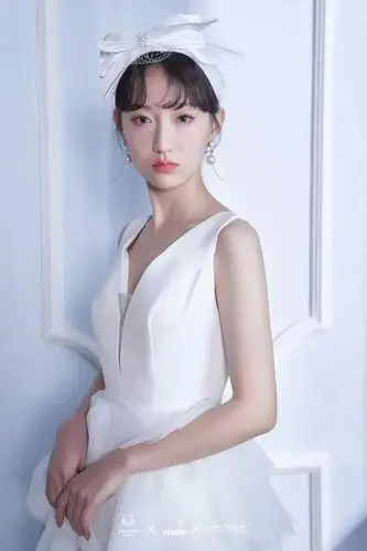 大片共赏张晓钰演绎海派婚纱风情