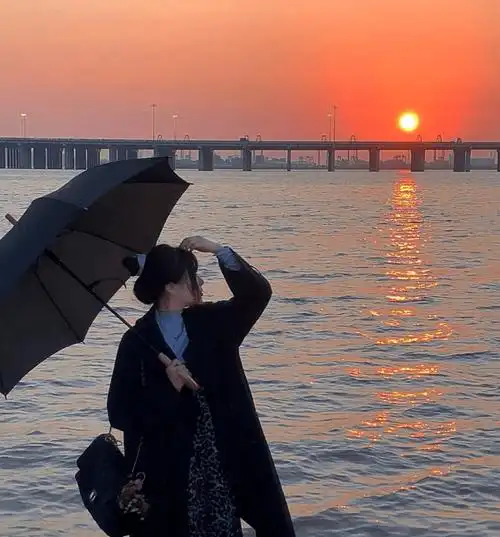 背影女头 | 夕阳下氛围感女生头像_漂亮_网络综合_微信