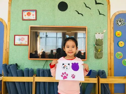 大一班周一分享-《小动物的脚印》