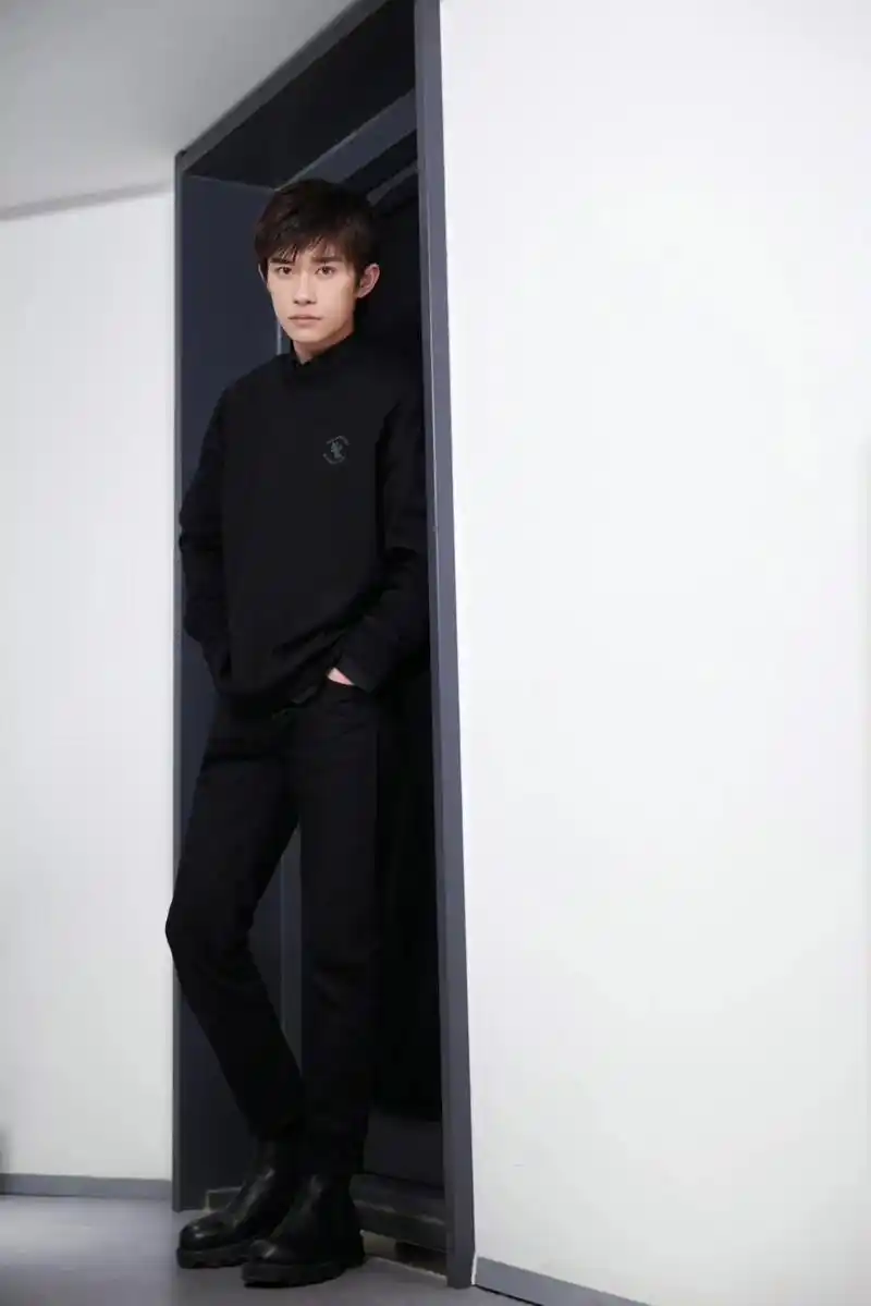 生日快乐98#易烊千玺23岁生日 #千纸鹤 #易烊千玺白日猫 - 抖音