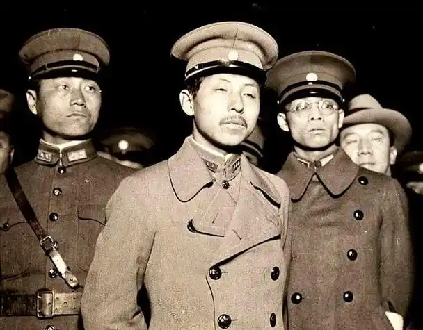 杜月笙晚年定居香港,应总理邀请重回上海,看到一张照片后拒绝了