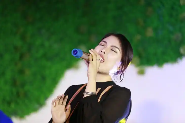 女生独唱 朱晓丹