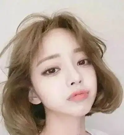 短发烫卷萌得不要不要的,头发多的妹纸将发尾烫成小卷,瞬间变得洋气