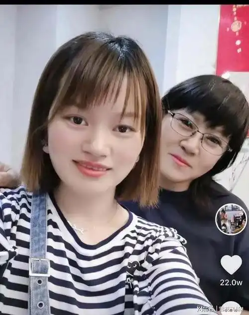 悦爱小七,许妈姚爸很多年的朋友,闫家出事了至今,无论是姚策生病住院