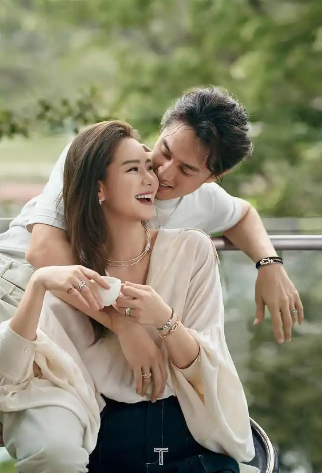 戚薇李承铉拍七夕大片白色系穿搭浪漫又高级泳池写照甜度满分