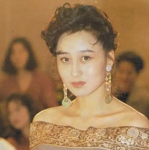 【图】探究何鸿燊和利智的女儿身世 揭秘何超云真实身份