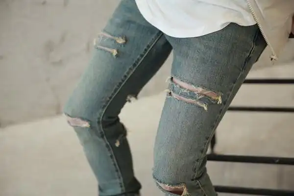 牛仔裤破洞怎么剪亲手打造最时髦的牛仔裤