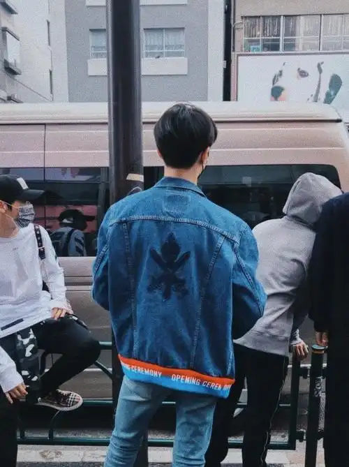 赖冠霖分享200112赖冠霖背影杀合集分享帅气小赖值得世界温柔以待