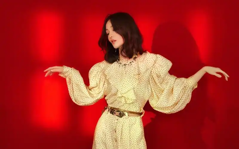 张韶涵光影性感写真高清桌面壁纸