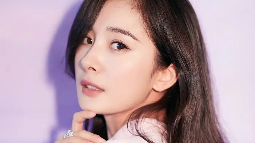 46m上传时间:2020-06-16壁纸标签:杨幂明星明星风尚壁纸封面图杨幂