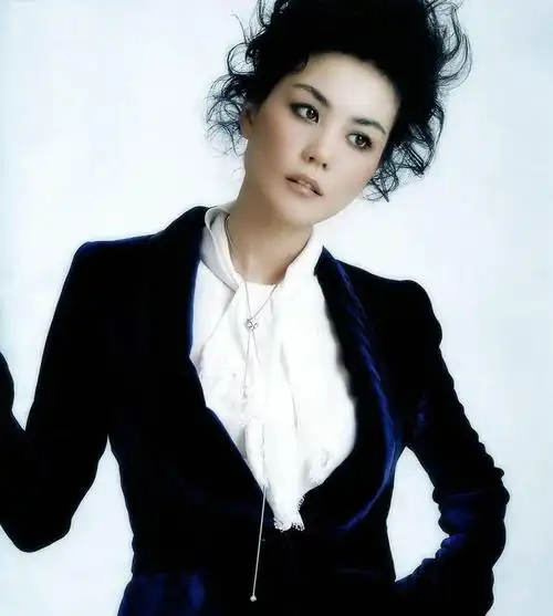 p>王菲(faye wong),1969年8月8日出生于北京,中国流行乐女歌手,影视
