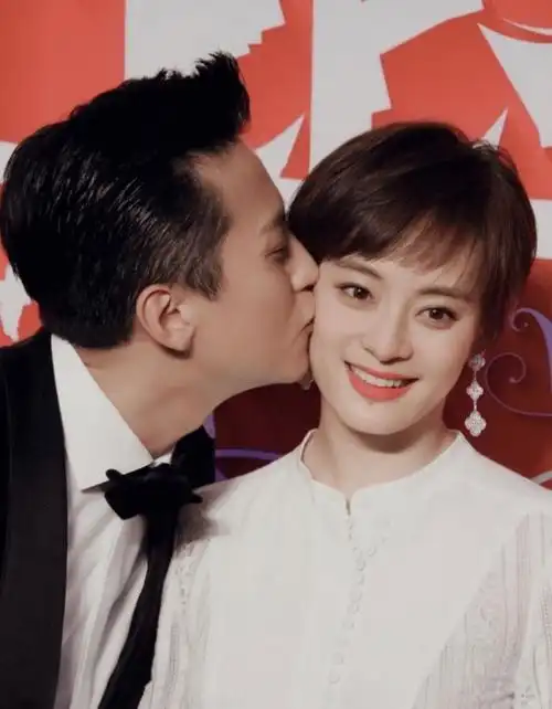 邓超孙俪承认已怀三胎(孙俪被曝出怀上三胎)