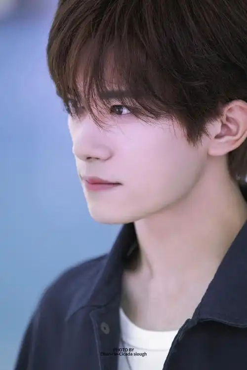 易烊千玺 阿玛尼