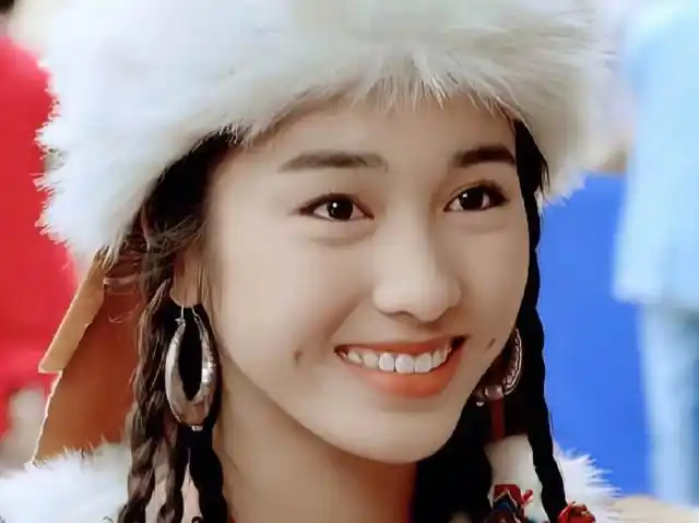 黎姿:嫁给大15岁的残疾富豪,一家5口3人残疾,风光背后有心酸